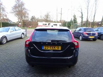 Volvo V-60 1.6 T3 Kinetic AUTOMAAT NAVI CLIMA 110KW picture 3