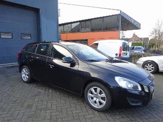 Volvo V-60 1.6 T3 Kinetic AUTOMAAT NAVI CLIMA 110KW picture 5