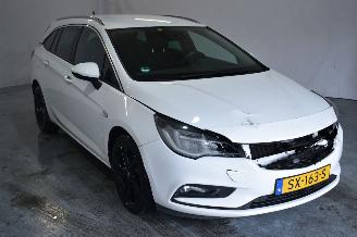 Coche siniestrado Opel Astra SPORTS TOURER+ 2018/6
