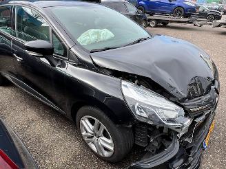 damaged passenger cars Renault Clio  2018/1