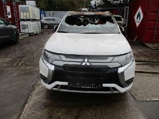 uszkodzony samochody ciężarowe Mitsubishi Outlander  2021/1
