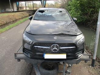 damaged passenger cars Mercedes A-klasse  2019/1