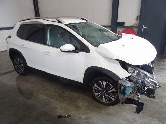 uszkodzony samochody osobowe Peugeot 2008 1.2 VTI 2016/8