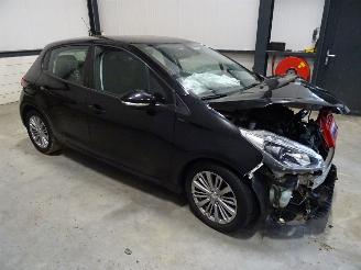 uszkodzony samochody osobowe Peugeot 208 1.2 VTI 2018/12