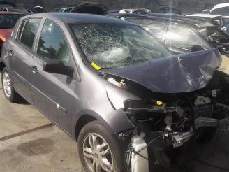 Auto incidentate Renault Clio Clio III (BR/CR), Hatchback, 2005 / 2014 1.2 16V TCe 100 2007/10