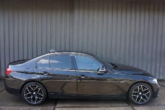 uszkodzony samochody osobowe BMW 3-serie 320d 2.0 120kW Automaat Led EDE Luxury 2016/1