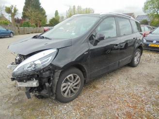 Unfall Kfz Van Renault Grand-espace Grand Scénic 1.2 TCe Limited 7p. 2016/1