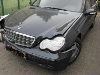 Voiture accidenté Mercedes C-klasse c 200 cdi station 2003/7