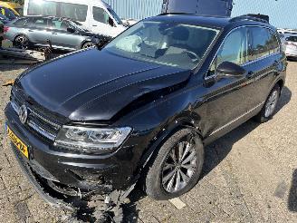 uszkodzony samochody ciężarowe Volkswagen Tiguan 1.5 TSI Highline  Automaat 2020/8
