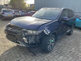 Damaged car Mitsubishi Outlander 2.0 Limited Automaat 2WD 2019/10