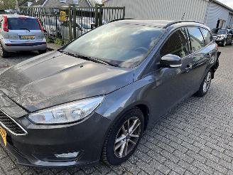 Salvage car Ford Focus Stationcar  1.0 Lease Edition 2017/11