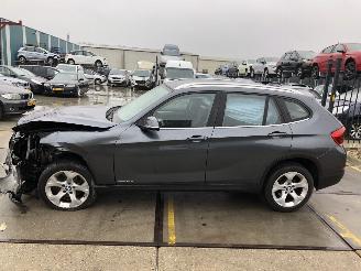 uszkodzony samochody osobowe BMW X1 2.0i 135kW E6 SDrive Automaat 2014/2