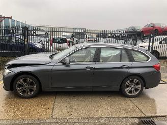 uszkodzony samochody osobowe BMW 3-serie 320i Touring Automaat 2017/5