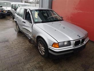 uszkodzony samochody osobowe BMW 3-serie 3 serie Touring (E36/3), Combi, 1995 / 1999 320i 24V 1997/12