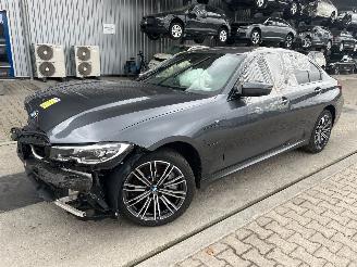 Schade machine BMW 3-serie 330e Plug-in-Hybrid xDrive 2019/8