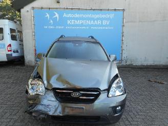 Damaged car Kia Carens Carens III (FG) MPV 2.0i CVVT 16V (G4KA) [106kW]  (09-2006/03-2013) 2010/12