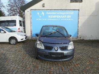 Coche siniestrado Renault Modus Modus/Grand Modus (JP) MPV 1.5 dCi 85 (K9K-760(Euro 4)) [63kW]  (12-20=
04/12-2012) 2010/12
