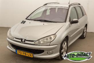 Salvage car Peugeot 206 SW 1.6-16V XS Airco 2004/4