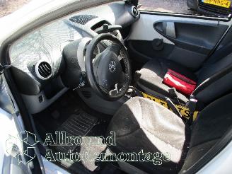 Toyota Aygo Aygo (B10) Hatchback 1.0 12V VVT-i (1KR-FE) [50kW]  (07-2005/05-2014) picture 9