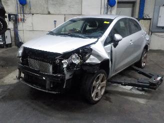 Auto incidentate Kia Rio Rio III (UB) Hatchback 1.2 CVVT 16V (G4LA5) [63kW]  (09-2011/12-2017) 2012