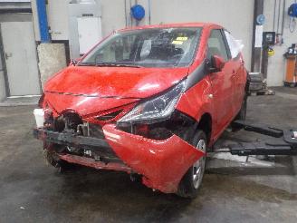 uszkodzony samochody osobowe Toyota Aygo Aygo (B40) Hatchback 1.0 12V VVT-i (1KR-FE) [51kW]  (05-2014/06-2018) 2017