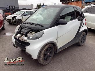 Coche siniestrado Smart Fortwo Fortwo Coupe (451.3), Hatchback 3-drs, 2007 1.0 45 KW 2011/10