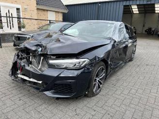 damaged commercial vehicles BMW 5-serie d M Sport Touring 210KW Facelift Mild Hybrit 2021/3